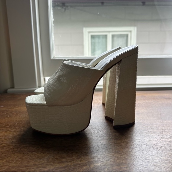 SCHUTZ Darah Crocodile-Embossed Leather Sandal size 7 - Picture 9 of 10